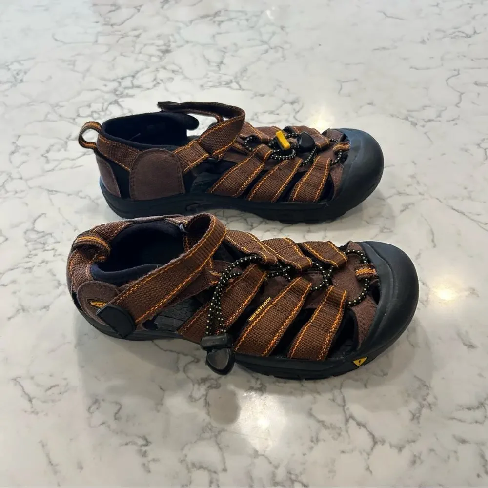 Keen Brown Youth Waterproof‎ Outdoor Athletic Sandals Size 4